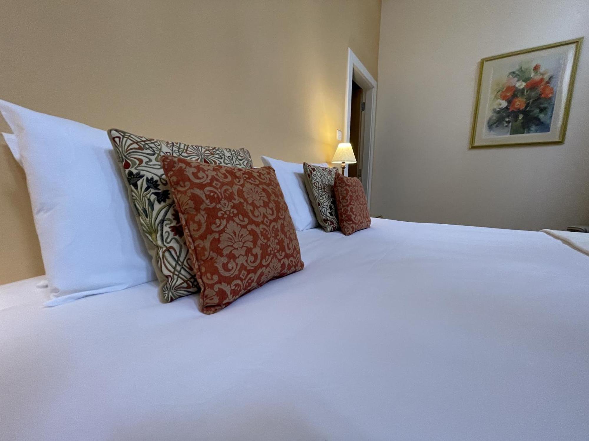The Classrooms, Loch Ness Abbey - 142M2 Lifestyle & Heritage Apartment - Pool & Spa - The Highland Club - Resort On Lake Shores Fort Augustus Εξωτερικό φωτογραφία