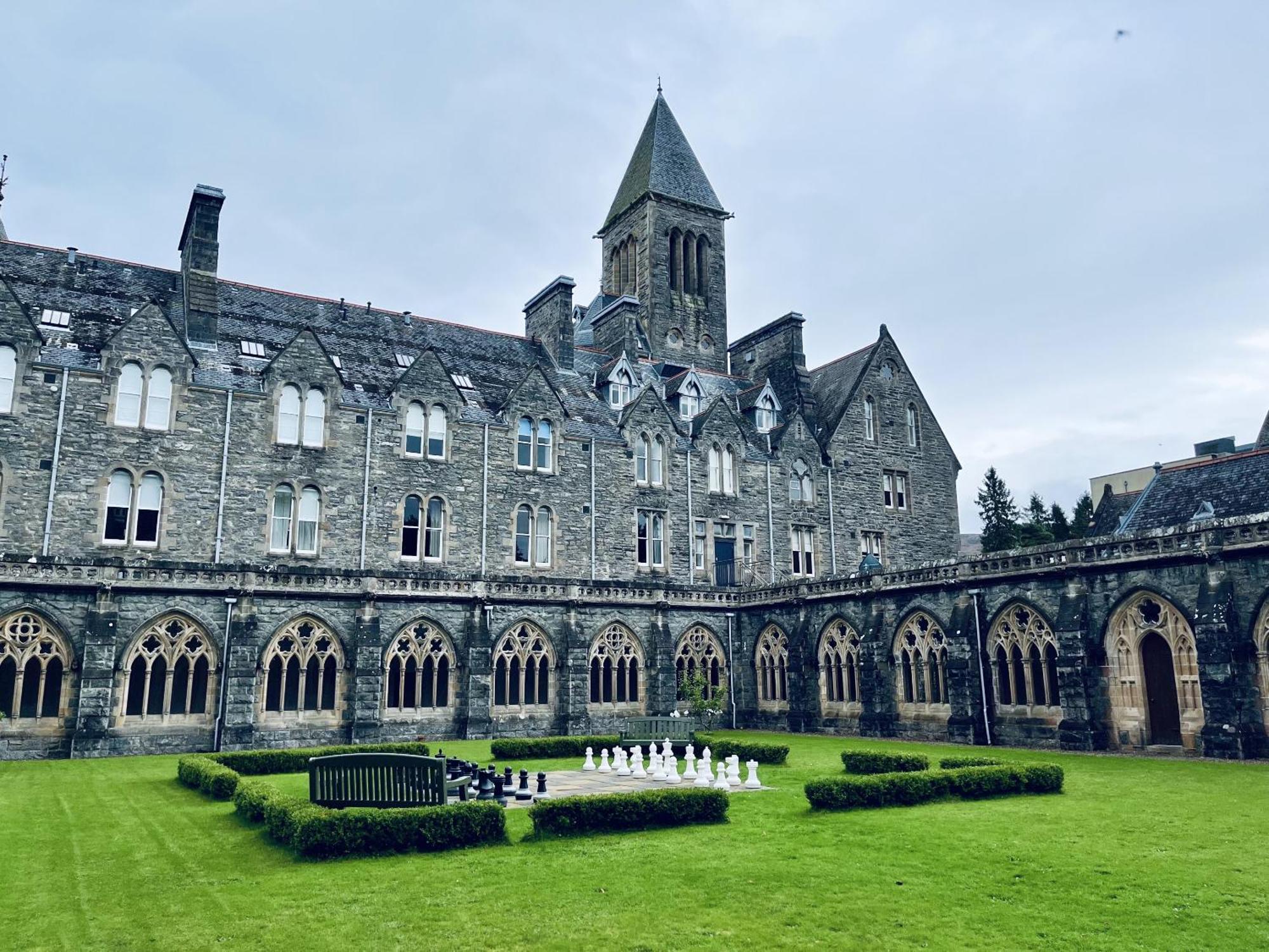 The Classrooms, Loch Ness Abbey - 142M2 Lifestyle & Heritage Apartment - Pool & Spa - The Highland Club - Resort On Lake Shores Fort Augustus Εξωτερικό φωτογραφία
